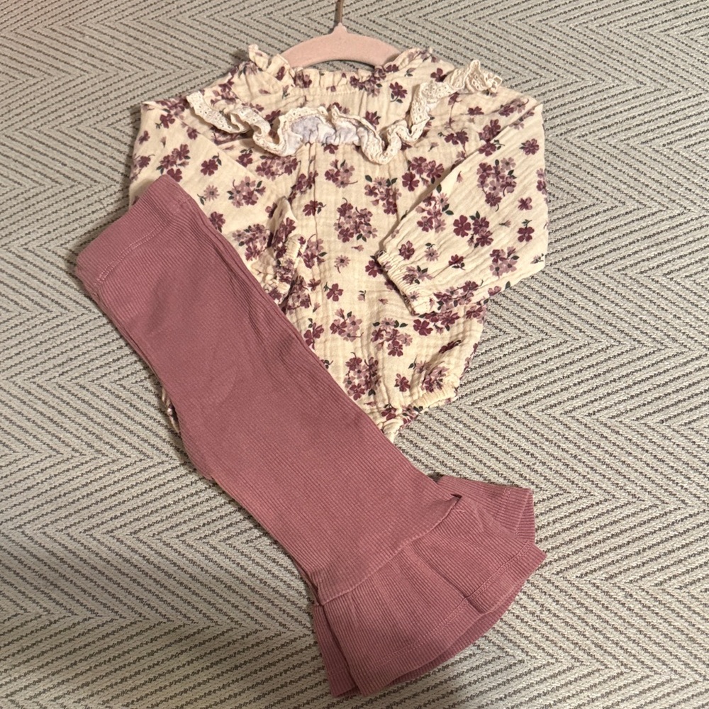 Daisy Fuentes Baby Girl Floral Ruffle Top & Mauve Ribbed Bell Bottom Leggings